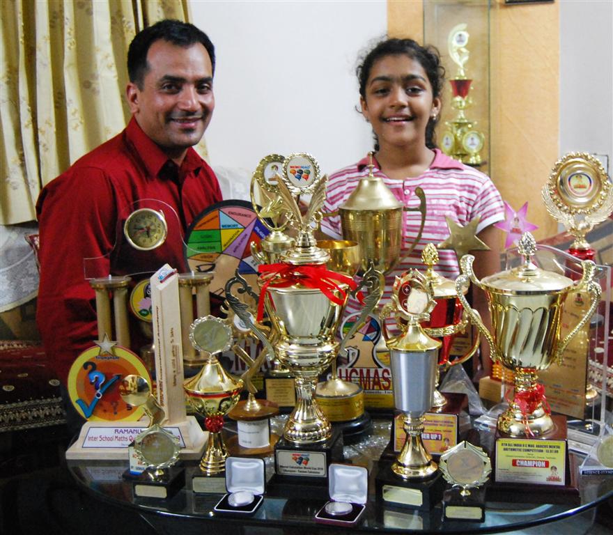 Snehal Karia with Priyanshi Somani with her trophies!